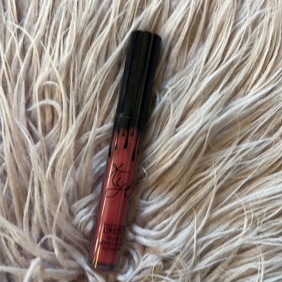 COPY - Kylie Cosmetics Lipstick - Picture 5 of 14